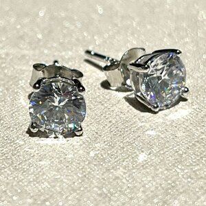 925 Sterling Silver Quality Sparkle Women Stud Earrings 6 mm with gift box